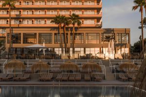 cooks-club-calvia-beach-fachada-piscina