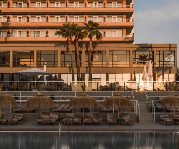 cooks-club-calvia-beach-fachada-piscina