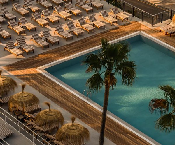 cooks-club-calvia-beach-piscina-hamacas-aerea